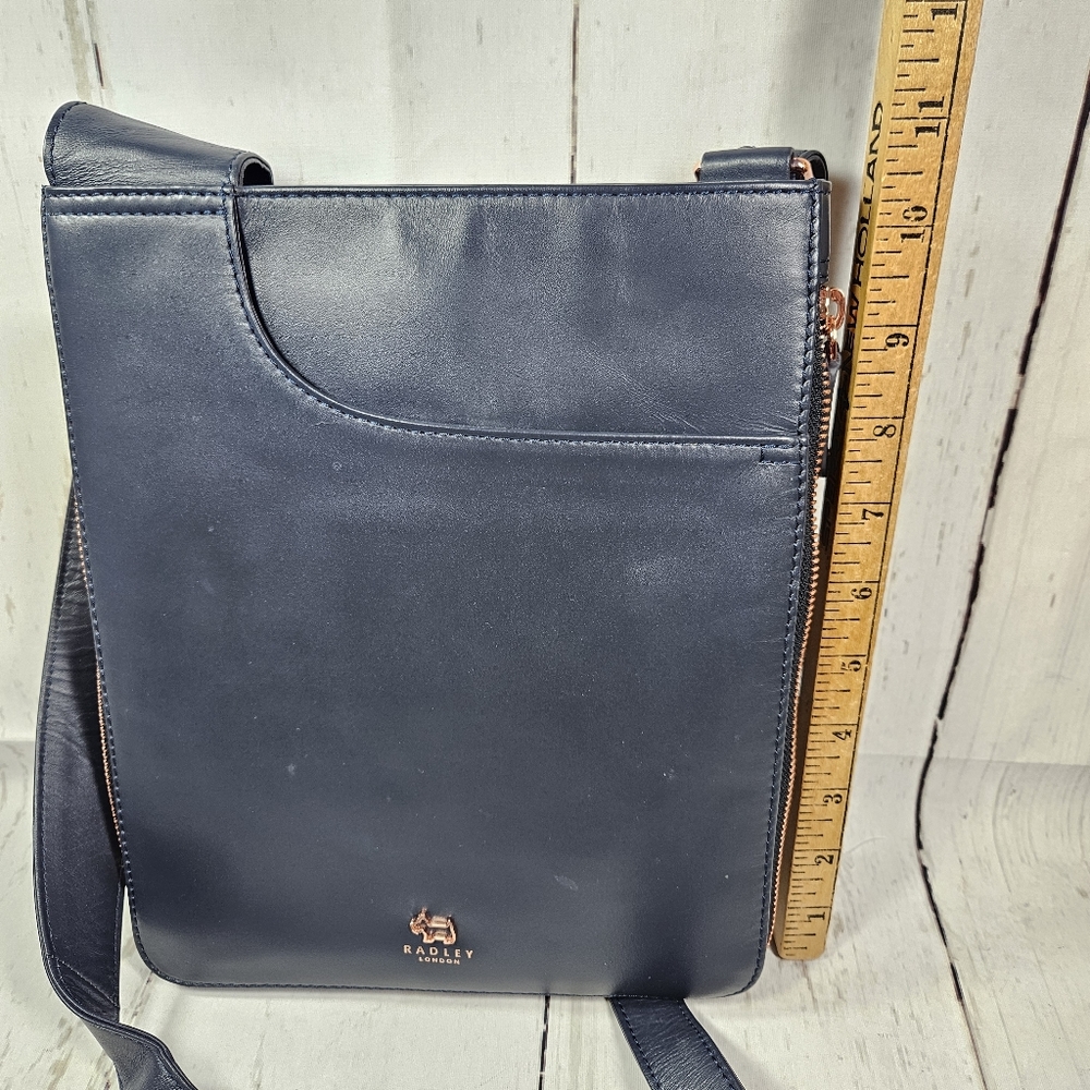 Navy Blue Radley London Pocket Crossbody Zip-Top Expandable Bag EUC Leather